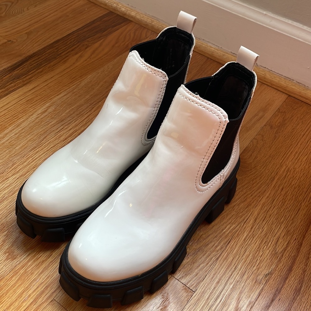 Circus NY by Sam Edelman Darielle Treaded Chelsea Boot